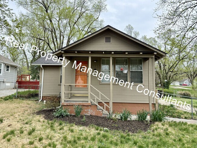 Primary Photo - Quaint Home with Lots of Space