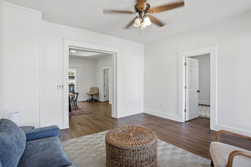 Building Photo - 941 E Raymond St