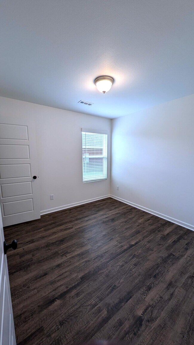 Building Photo - 1109 Downy Dr