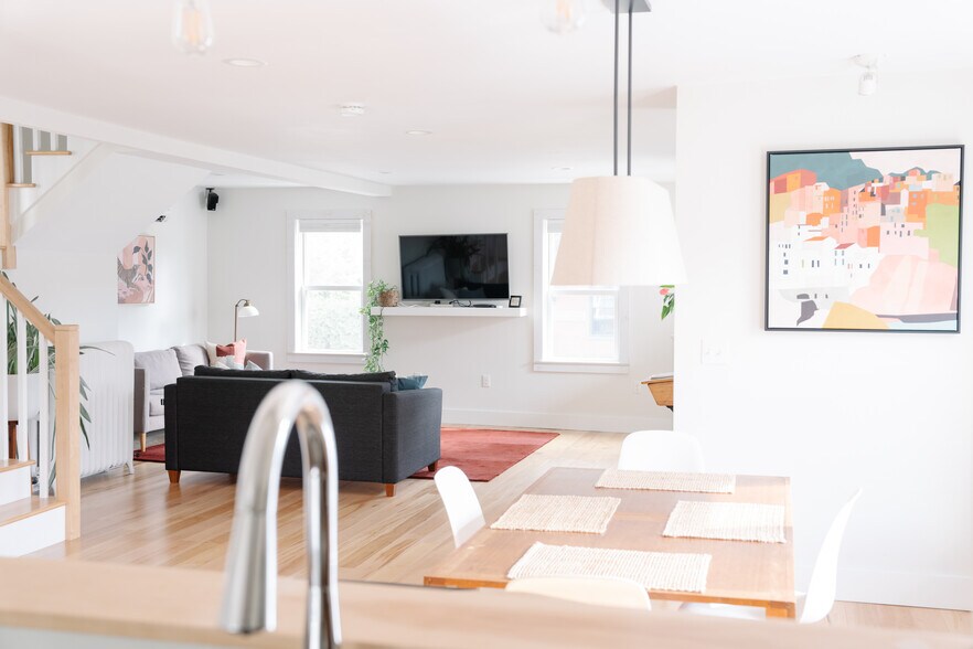 Building Photo - 80 Maple St