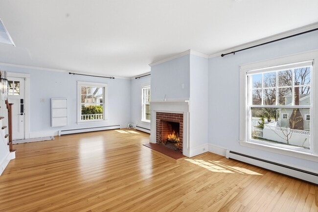 Building Photo - 198 Linden St