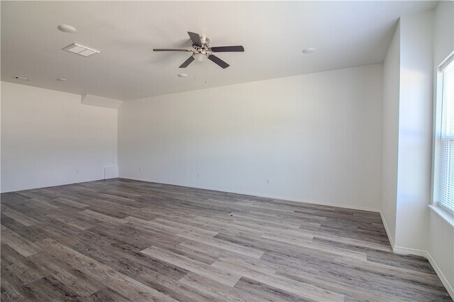 Building Photo - 803 S Rupple Rd