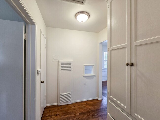 Building Photo - 310 N Florence St