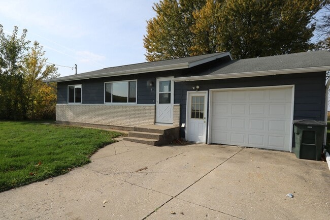 Building Photo - 2 Bedroom 1 Bath