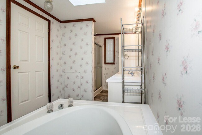 Building Photo - 447 Kemp Rd