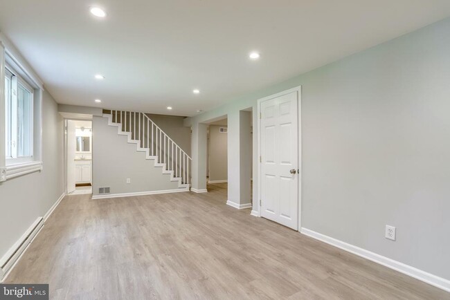 Building Photo - 8424 Hayden Ln
