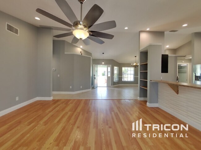 Building Photo - 363 Vail Dr