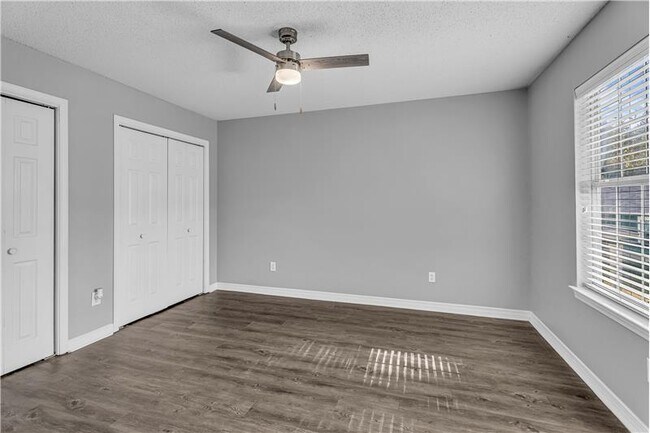 Building Photo - 68 Summer Oaks Dr