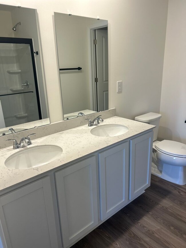 Building Photo - Brand New Townhome in the heart of Newton!