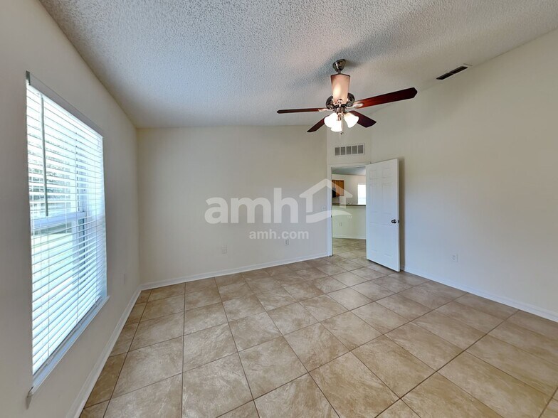 Building Photo - 2201 Pierce Arrow Dr