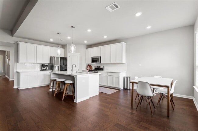 Building Photo - 6501 Velvet Leaf Ln