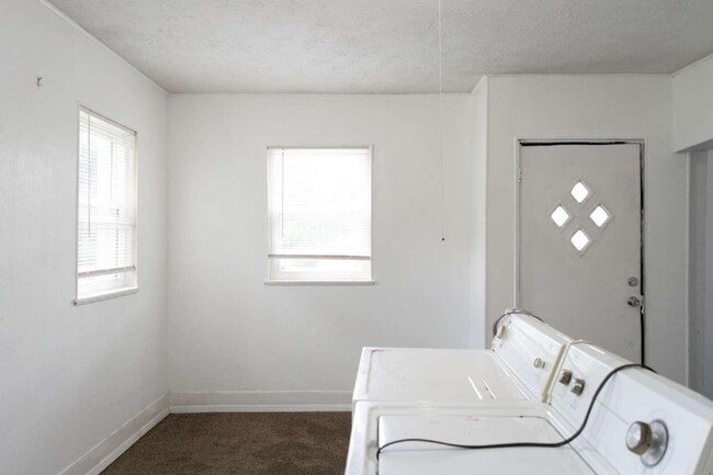 Building Photo - Affordable 2-Bedroom Home Near Downtown Xenia