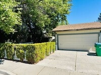Building Photo - 6435 Lotus St