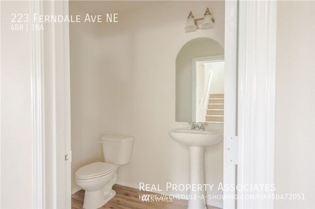 Building Photo - 223 Ferndale Ave NE