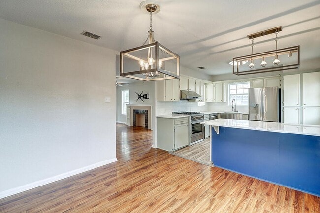 Building Photo - 722 Ralston Ave