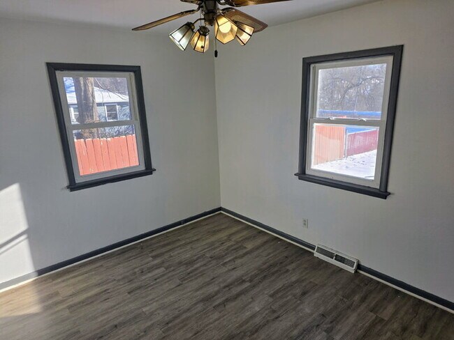 Building Photo - 6813 Urbandale Ave