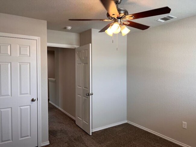 Building Photo - Best Duplex Community in Seguin