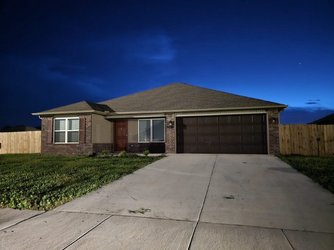 Building Photo - 2701 Murphy St