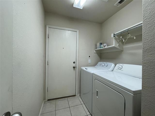 Building Photo - 1004 Southfork Dr