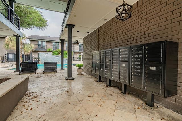 Building Photo - 7809 Meadow Park Dr