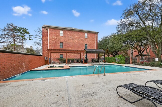 Building Photo - 4041 Drake St