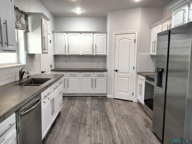 Building Photo - 2021 Hali Ln