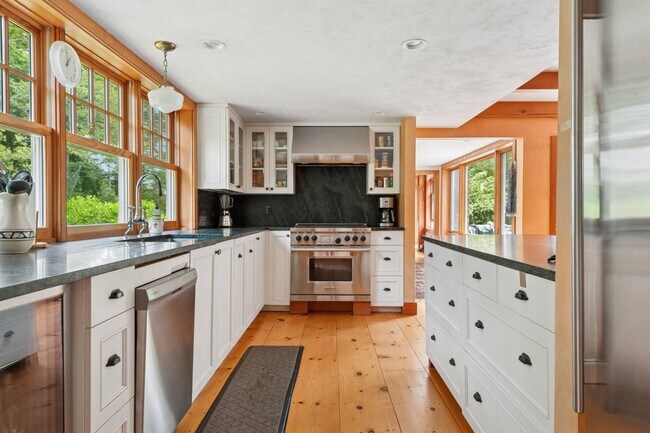 Building Photo - 5 Baiting Hollow Rd