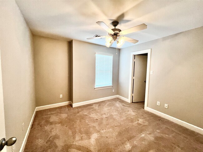 Building Photo - 3731 Main Poplar Dr