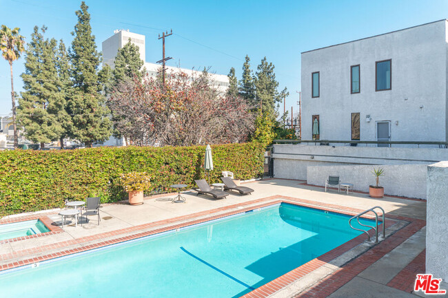Building Photo - 10861 Moorpark St