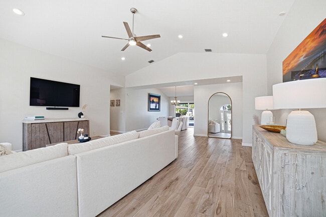 Building Photo - 2281 SE 11th St