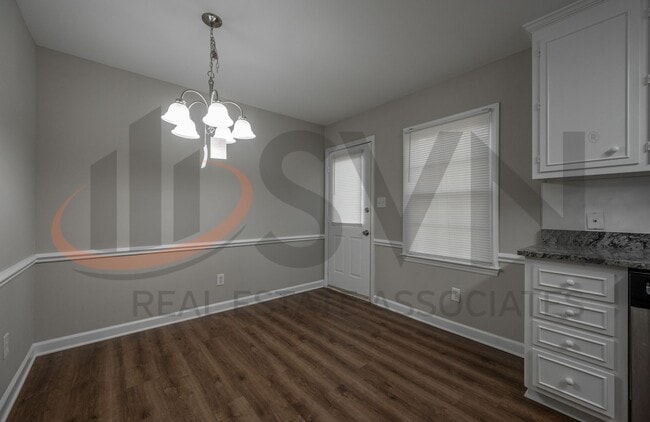 Building Photo - Move In Ready 2BR, 1.5BA Townhome with Brand-New Kitchen Features!