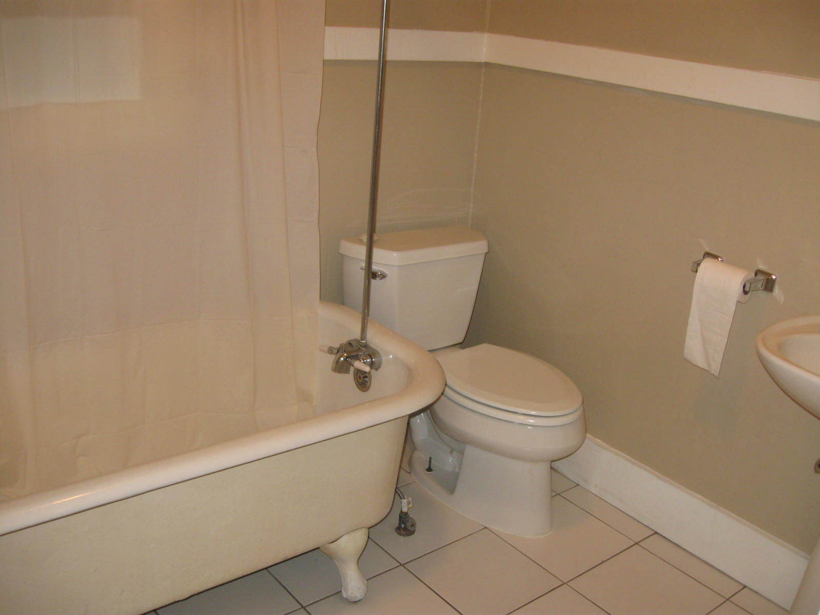 Building Photo - 2316 Brooks Ave