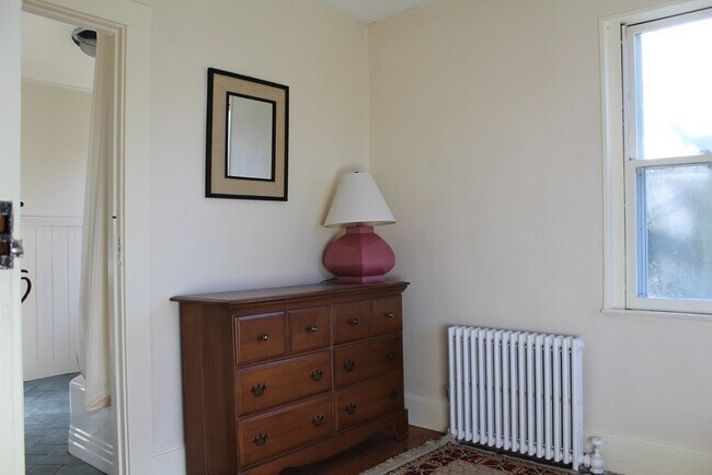 Building Photo - 134 Sandwich Rd