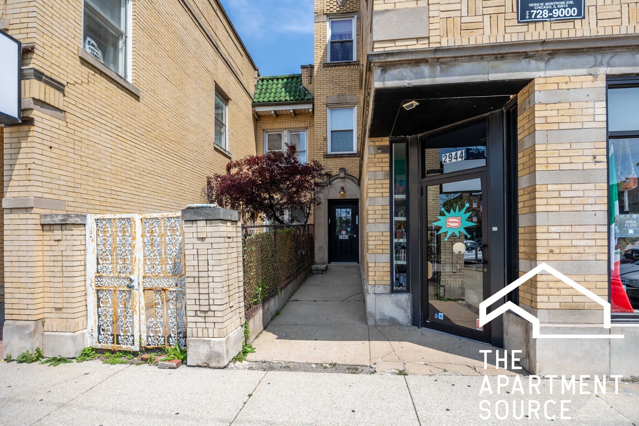 Building Photo - 2945 W Rosemont Ave