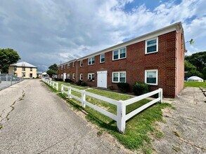 Building Photo - Charming, Stylish remodeled Trenton Apartment