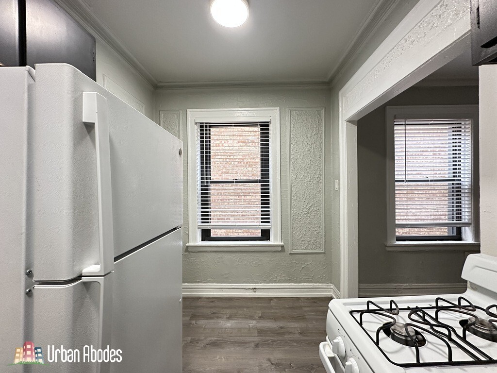 Building Photo - 1350 N Dearborn St