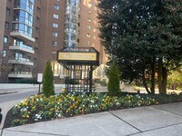 Building Photo - 1600 N Oak St