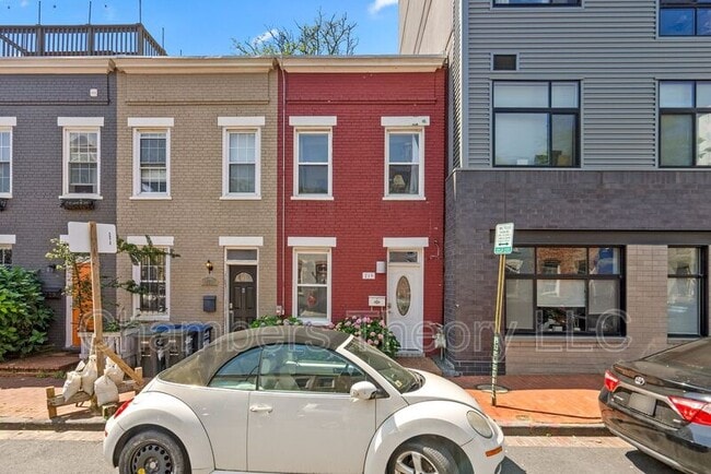 Building Photo - 219 Parker St NE