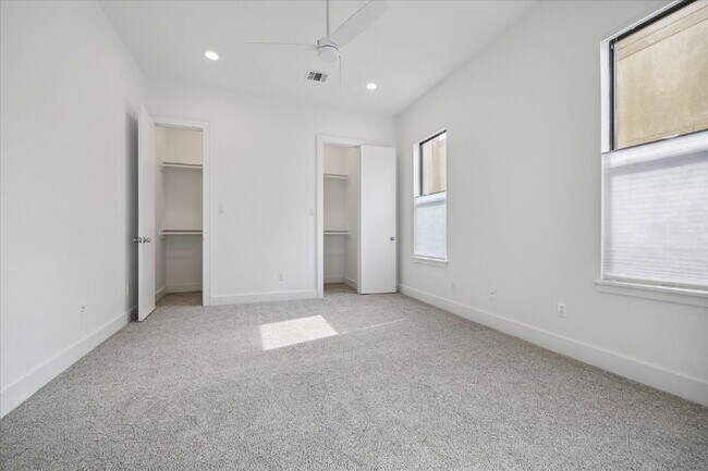Building Photo - 3 Bed Home for Rent in Greater Heights 77008 | 2-Car Garage + Private Backyard