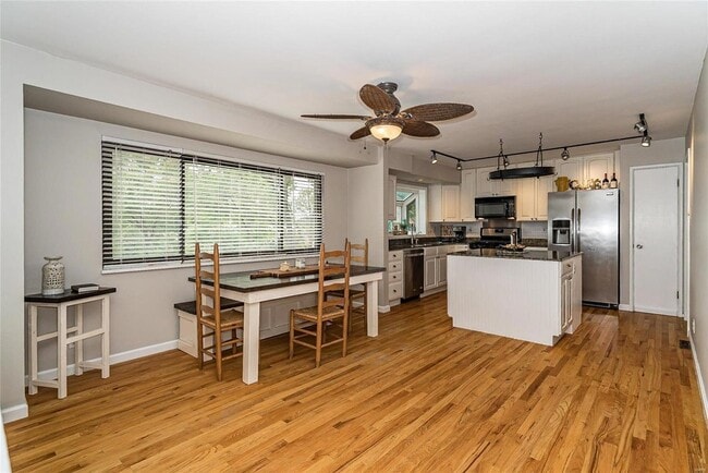 Building Photo - 805 Rockhurst Dr