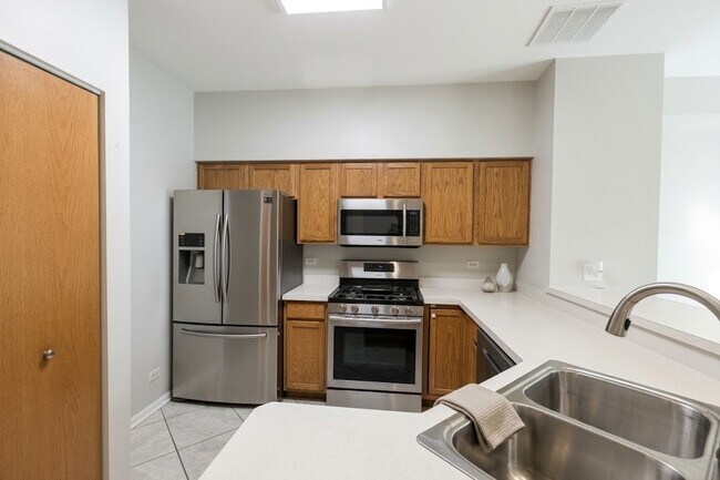 Building Photo - 2943 Stonewater Dr