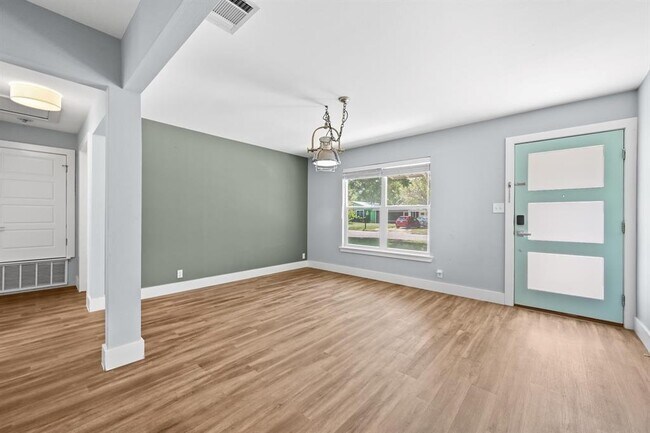 Building Photo - 3310 Bengston St