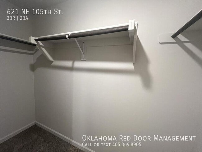 Building Photo - 621 NE 105th St