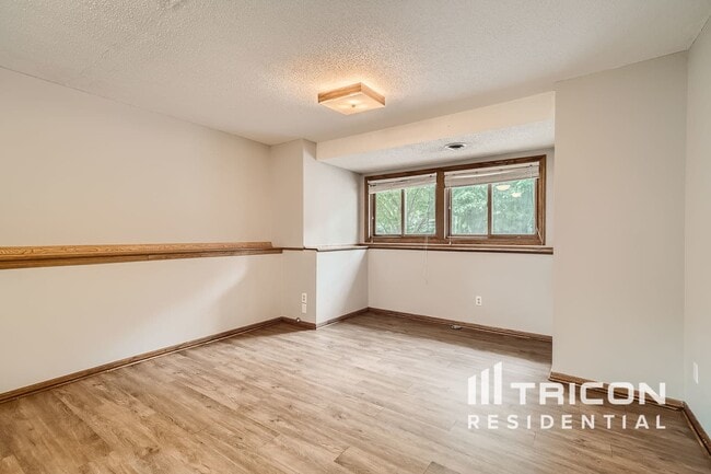 Building Photo - 4840 Evergreen Ln N