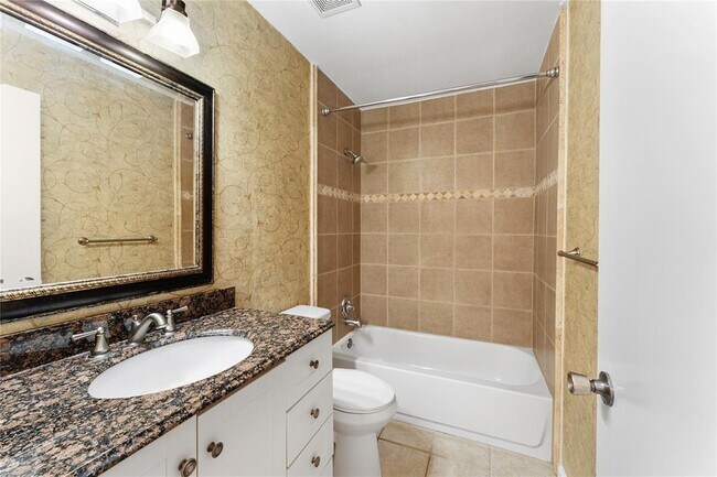 Building Photo - 11614 Village Pl Dr