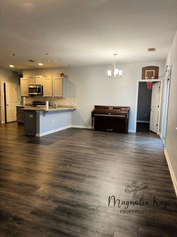 Building Photo - 599 Hay Hill Ln