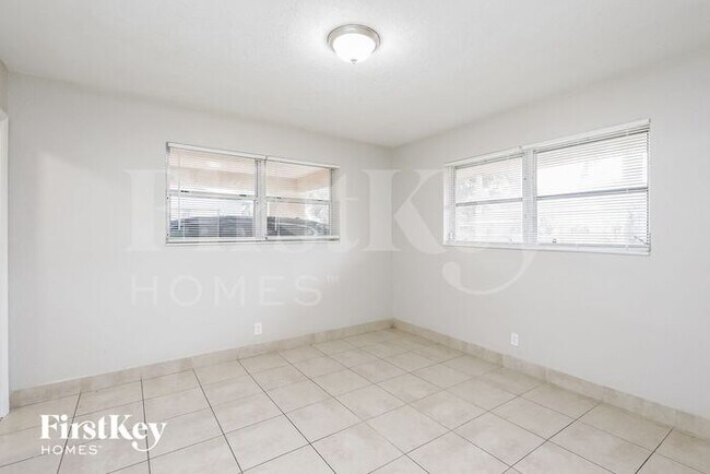 Building Photo - 420 NW 42nd St