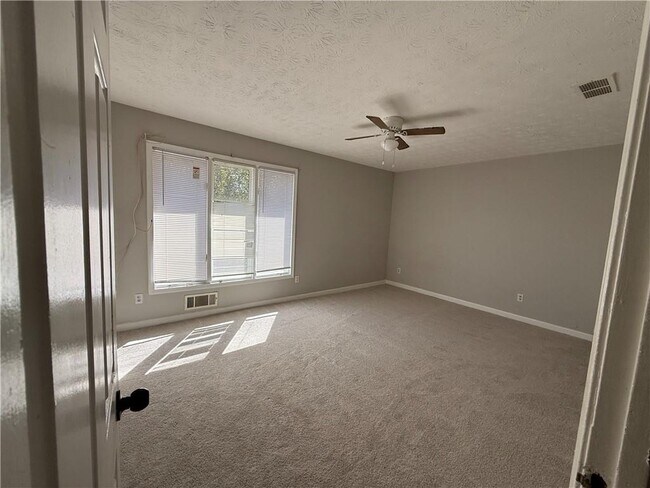 Building Photo - 2124 Fieldstone View Ct SE