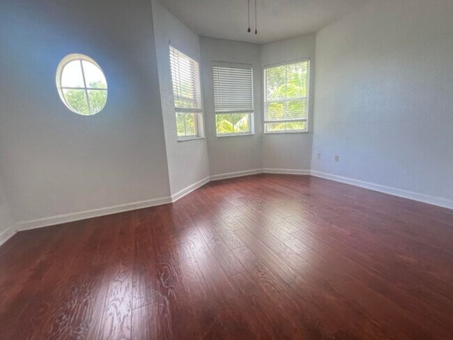 Building Photo - 3804 Shoma Dr