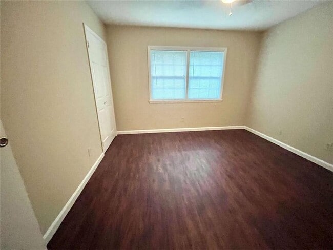 Building Photo - 100 Chalfont Dr